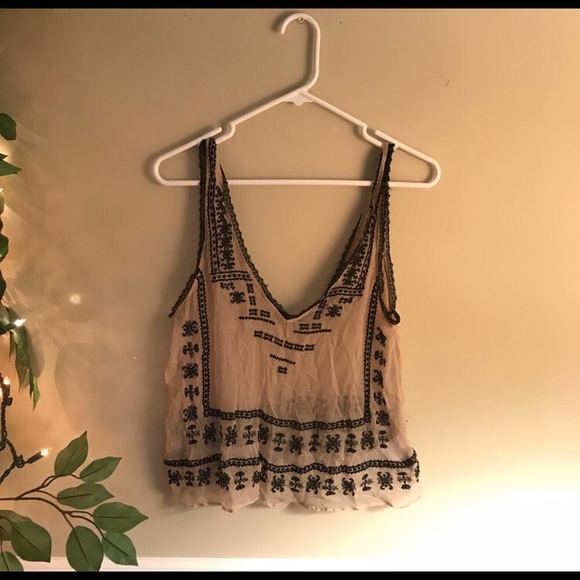 ❌sold❌UO Ecoté boho embroidered crinkle gauze top - Picture 2 of 5